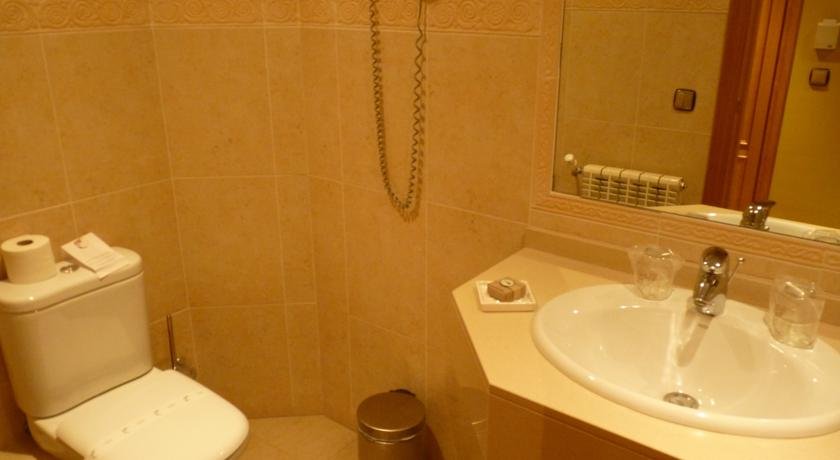 Petit Hotel - Photo 9